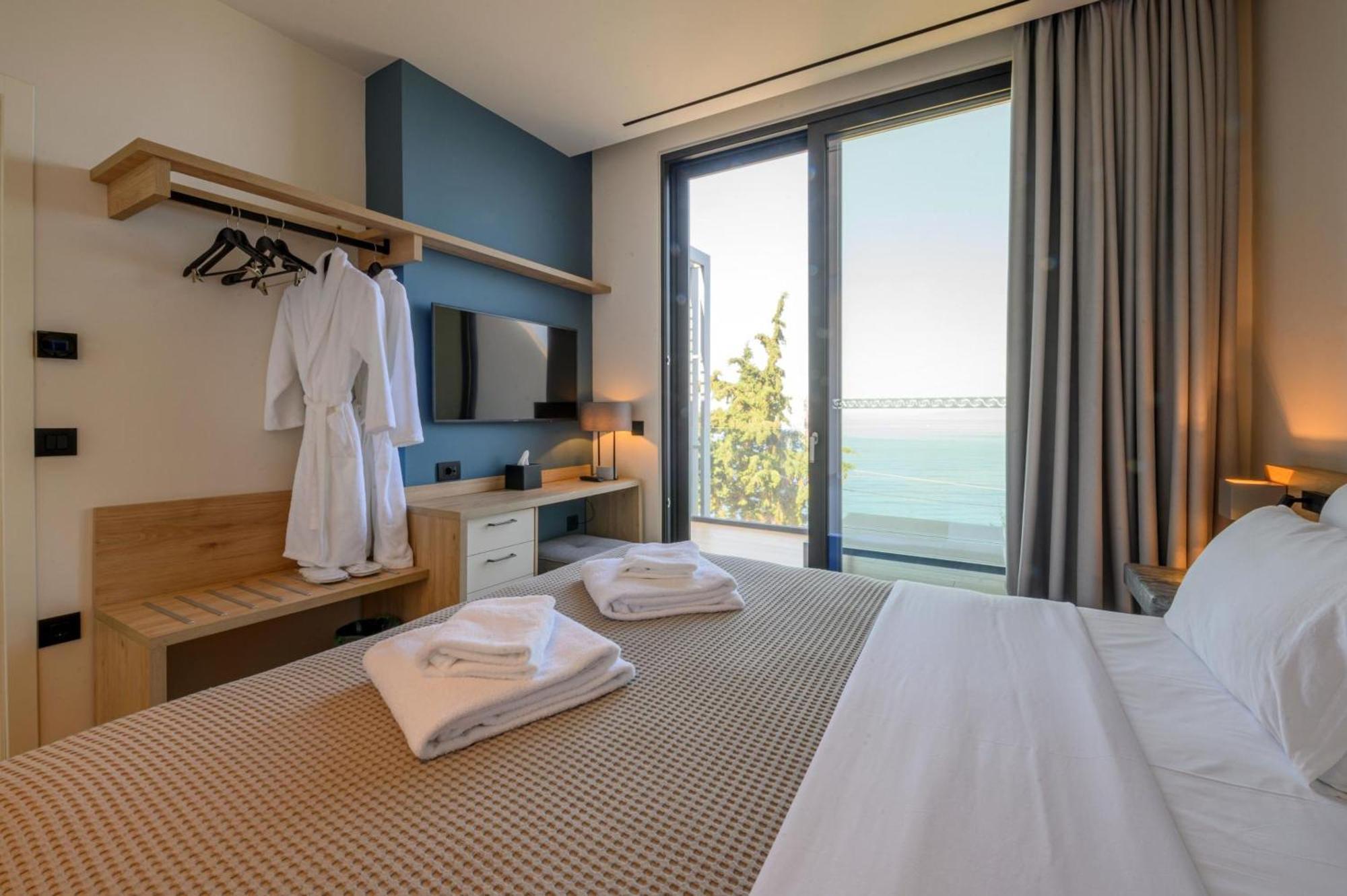 Mani Suites Agios Nikolaos  Buitenkant foto