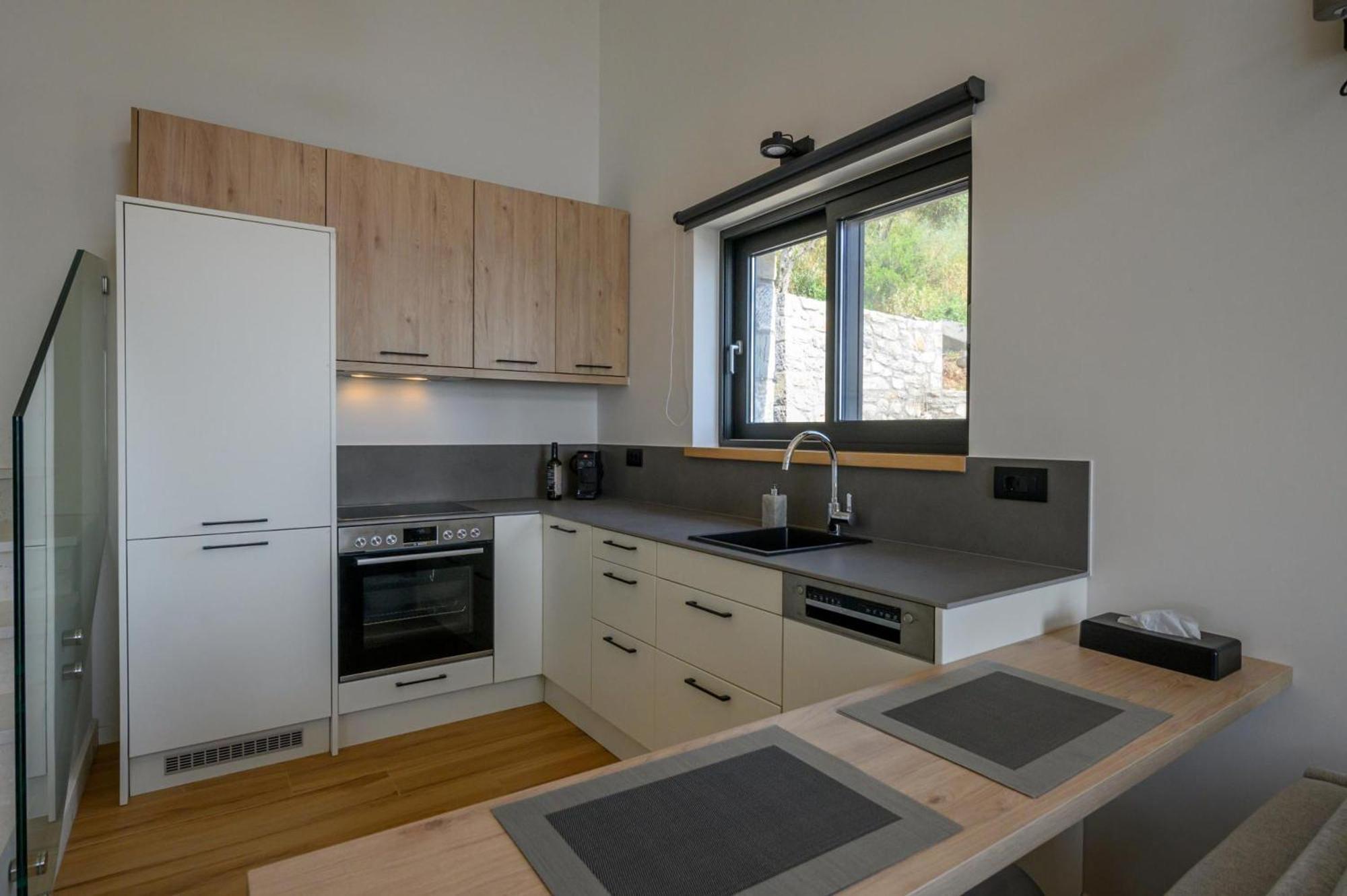 Mani Suites Agios Nikolaos  Buitenkant foto