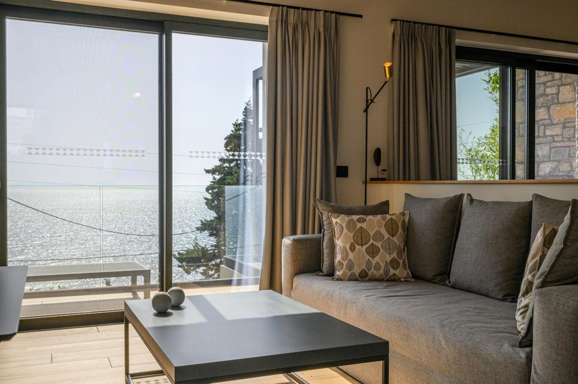 Mani Suites Agios Nikolaos  Buitenkant foto