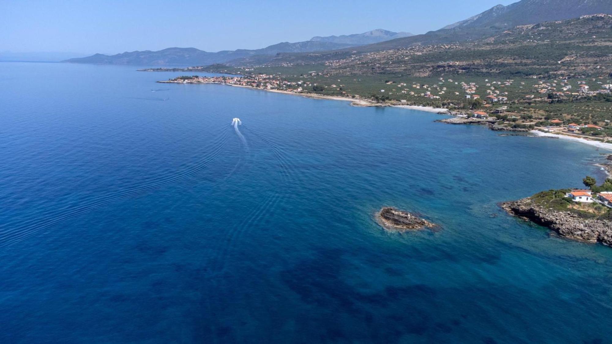 Mani Suites Agios Nikolaos  Buitenkant foto